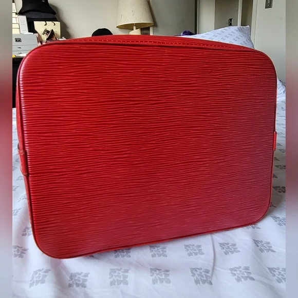 Louis Vuitton Petite Noe Strawstring Bucket Shoulder Bag In Red Epi Leather